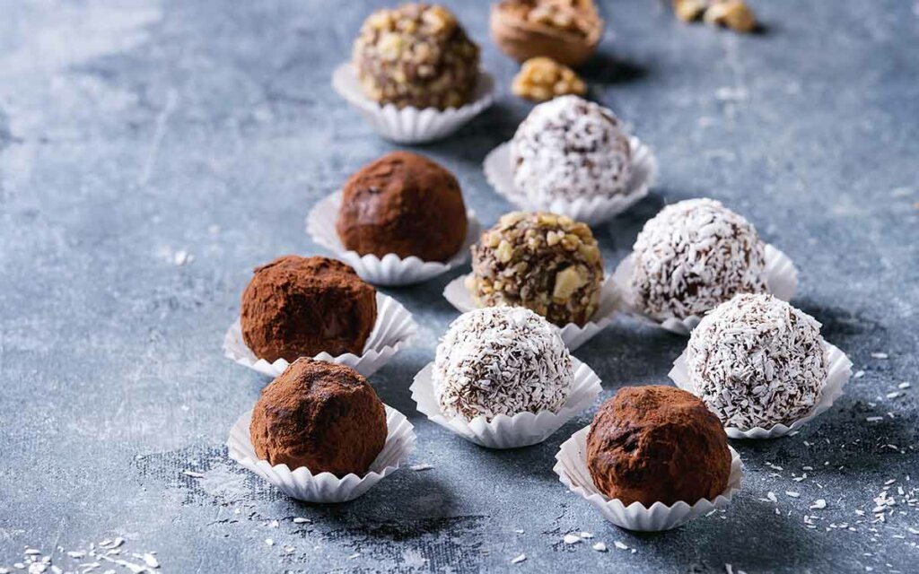 Sjokoladetrøffel i små muffinsformer.