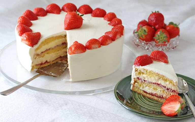 Bløtkake med vaniljekrem Idun