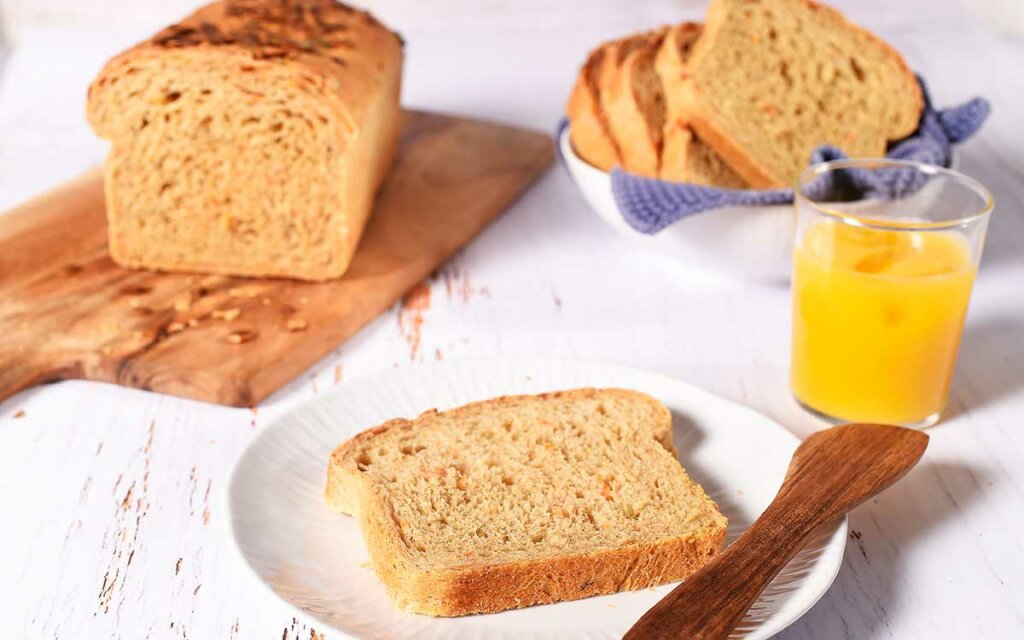 Halvgrovt gulrotbrød