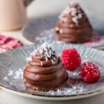 Kokosboller med bringebærkrem